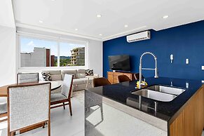 Relaxing Condo With Rooftop Pool, Oceanview Balcony & Walkable Beach A