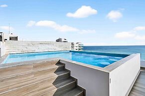 Relaxing Condo With Rooftop Pool, Oceanview Balcony & Walkable Beach A