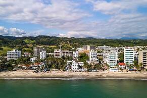 Relaxing Condo With Rooftop Pool, Oceanview Balcony & Walkable Beach A