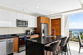 Relaxing Condo With Rooftop Pool, Oceanview Balcony & Walkable Beach A