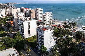 Relaxing Condo With Rooftop Pool, Oceanview Balcony & Walkable Beach A