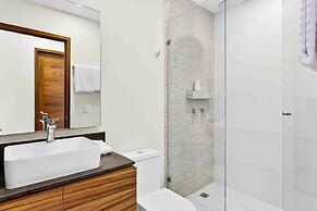 Relaxing Condo With Rooftop Pool, Oceanview Balcony & Walkable Beach A