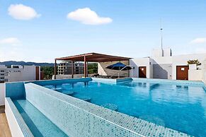 Relaxing Condo With Rooftop Pool, Oceanview Balcony & Walkable Beach A