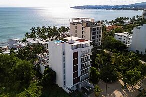 Relaxing Condo With Rooftop Pool, Oceanview Balcony & Walkable Beach A