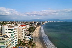 Relaxing Condo With Rooftop Pool, Oceanview Balcony & Walkable Beach A