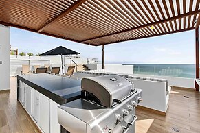 Relaxing Condo With Rooftop Pool, Oceanview Balcony & Walkable Beach A