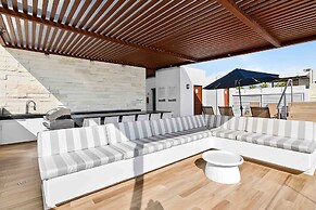 Relaxing Condo With Rooftop Pool, Oceanview Balcony & Walkable Beach A