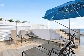 Relaxing Condo With Rooftop Pool, Oceanview Balcony & Walkable Beach A