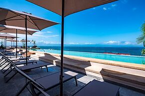 Modern Waterfront Condo With Shared Pool, Balcony, and Washer/dryer