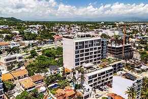 Modern Waterfront Condo With Shared Pool, Balcony, and Washer/dryer