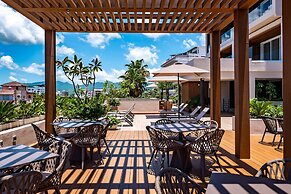 Modern Waterfront Condo With Shared Pool, Balcony, and Washer/dryer