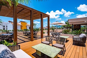 Modern Waterfront Condo With Shared Pool, Balcony, and Washer/dryer