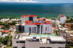 Modern Waterfront Condo With Shared Pool, Balcony, and Washer/dryer