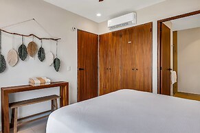 Modern Waterfront Condo With Shared Pool, Balcony, and Washer/dryer