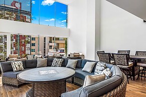 Bright Coastal Condo With Pool Access, Private Balcony & Fast Wi-fi