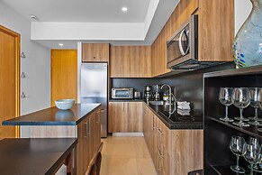 Bright Coastal Condo With Pool Access, Private Balcony & Fast Wi-fi