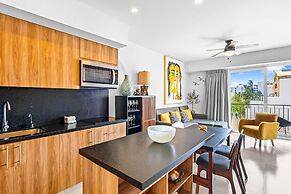 Bright Coastal Condo With Pool Access, Private Balcony & Fast Wi-fi