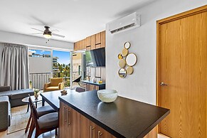 Bright Coastal Condo With Pool Access, Private Balcony & Fast Wi-fi