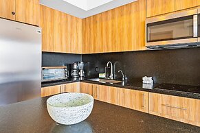 Bright Coastal Condo With Pool Access, Private Balcony & Fast Wi-fi