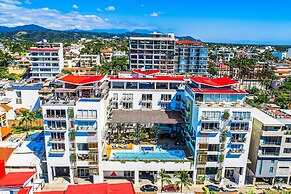 Bright Coastal Condo With Pool Access, Private Balcony & Fast Wi-fi