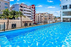 Bright Coastal Condo With Pool Access, Private Balcony & Fast Wi-fi