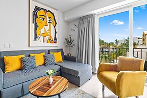 Bright Coastal Condo With Pool Access, Private Balcony & Fast Wi-fi