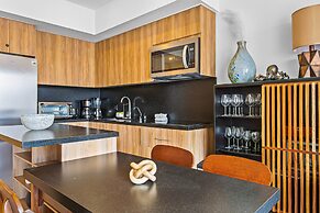 Bright Coastal Condo With Pool Access, Private Balcony & Fast Wi-fi