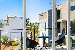 Bright Coastal Condo With Pool Access, Private Balcony & Fast Wi-fi