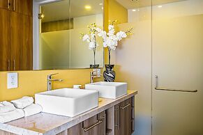 Bright Coastal Condo With Pool Access, Private Balcony & Fast Wi-fi