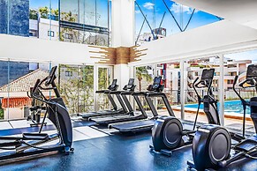 Bright Coastal Condo With Pool Access, Private Balcony & Fast Wi-fi