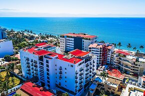 Bright Coastal Condo With Pool Access, Private Balcony & Fast Wi-fi