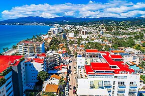 Bright Coastal Condo With Pool Access, Private Balcony & Fast Wi-fi