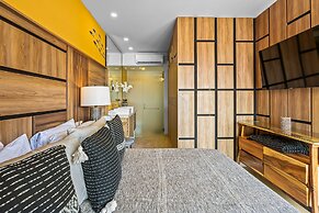 Bright Coastal Condo With Pool Access, Private Balcony & Fast Wi-fi
