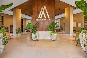 Oceanfront Studio With Infinity Pool, Breathtaking Views & Beach Acces