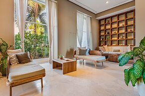Oceanfront Studio With Infinity Pool, Breathtaking Views & Beach Acces