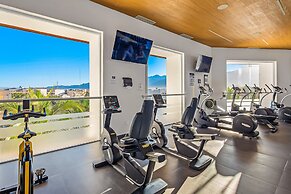 Oceanfront Studio With Infinity Pool, Breathtaking Views & Beach Acces
