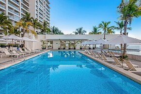 Oceanfront Studio With Infinity Pool, Breathtaking Views & Beach Acces