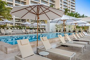 Oceanfront Studio With Infinity Pool, Breathtaking Views & Beach Acces