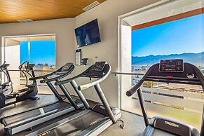 Oceanfront Studio With Infinity Pool, Breathtaking Views & Beach Acces