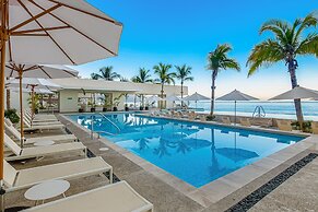 Oceanfront Studio With Infinity Pool, Breathtaking Views & Beach Acces