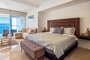 Oceanfront Studio With Infinity Pool, Breathtaking Views & Beach Acces