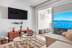 Oceanfront Studio With Infinity Pool, Breathtaking Views & Beach Acces