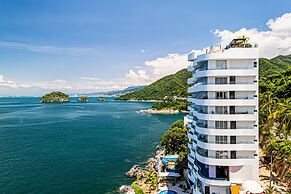 Modern Condo With Ocean Views, Rooftop Infinity Pool & Central AC