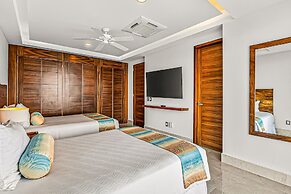 Modern Condo With Ocean Views, Rooftop Infinity Pool & Central AC