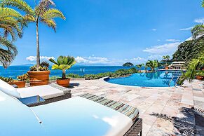 Modern Condo With Ocean Views, Rooftop Infinity Pool & Central AC