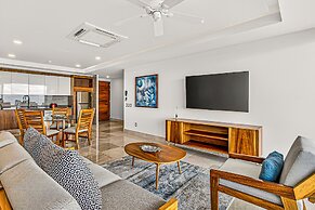 Modern Condo With Ocean Views, Rooftop Infinity Pool & Central AC