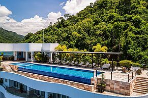Modern Condo With Ocean Views, Rooftop Infinity Pool & Central AC