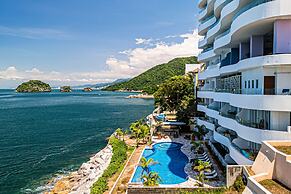 Modern Condo With Ocean Views, Rooftop Infinity Pool & Central AC