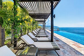 Modern Condo With Ocean Views, Rooftop Infinity Pool & Central AC