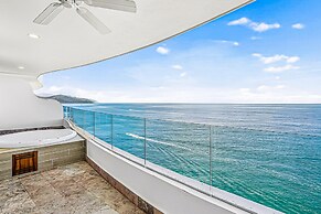 Modern Condo With Ocean Views, Rooftop Infinity Pool & Central AC